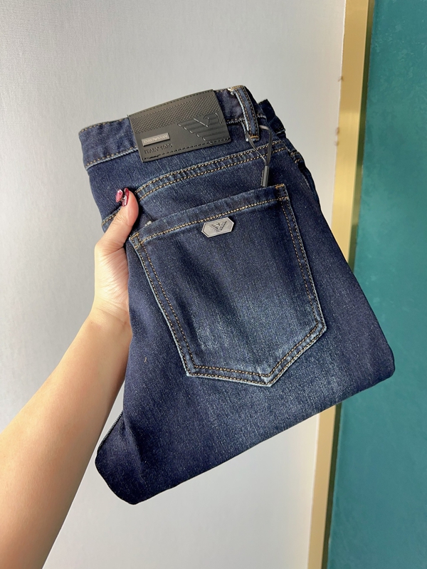 ブランドジーンズ正面デザイン